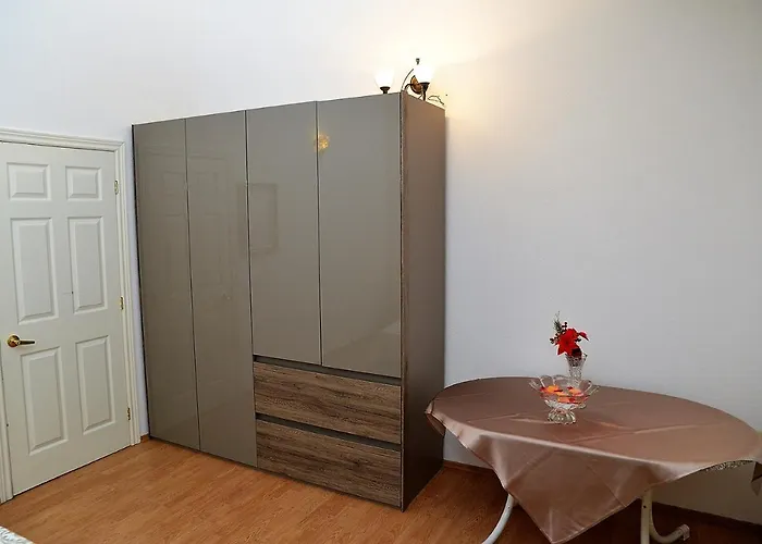 安娜马里加公寓 * 马卡尔斯卡